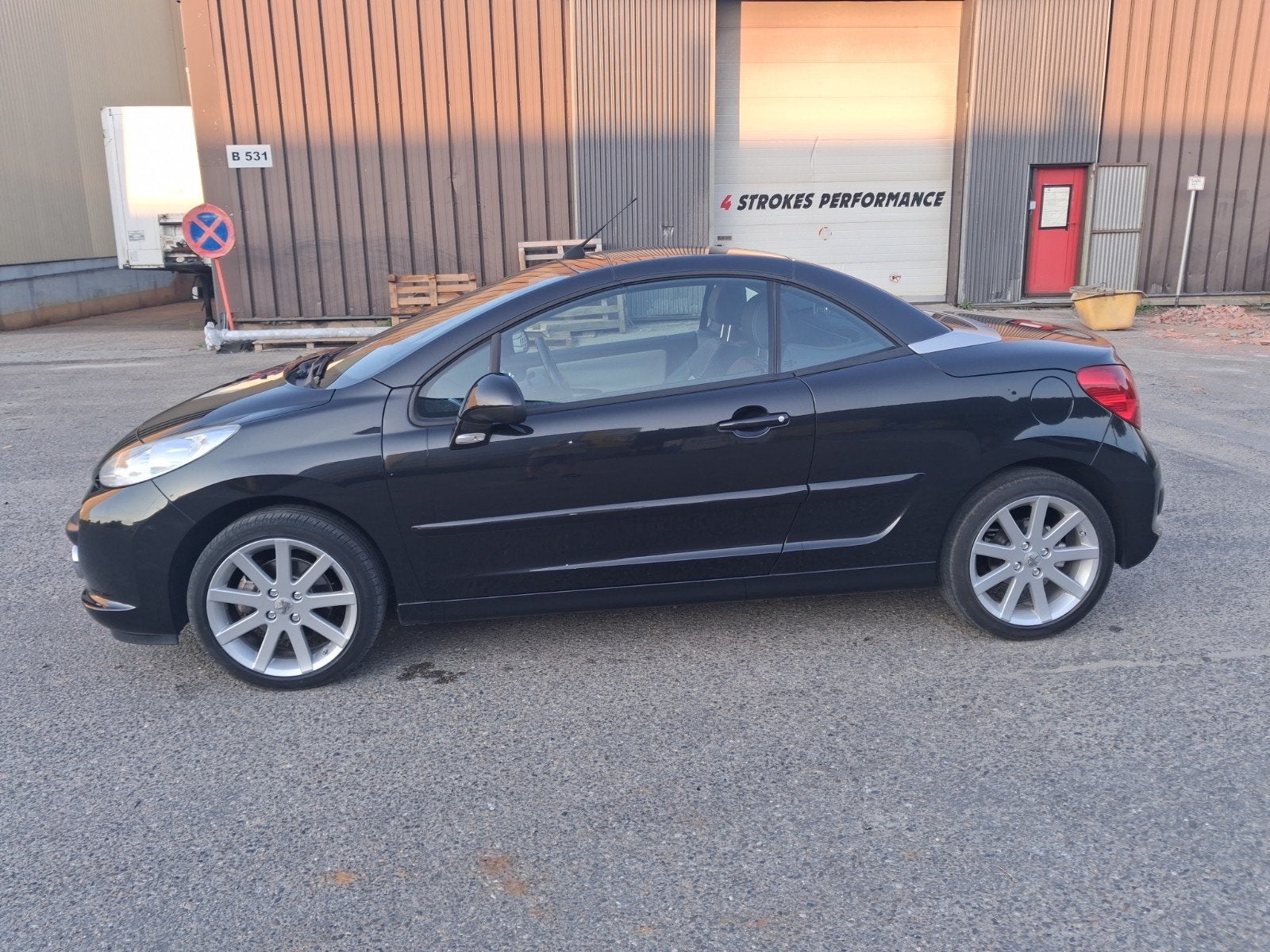 Belle Peugeot 207 cc cabriolet 1.6 16v, Autos, Peugeot, Particulier, Airbags, Air conditionné, Climatisation automatique, Bluetooth
