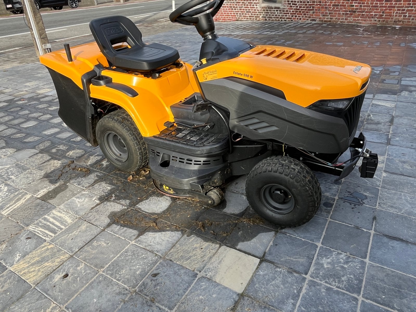 TONDEUSE AUTOPORTÉE maniable, agile et très pratique, Enlèvement, Utilisé, Démarrage électrique