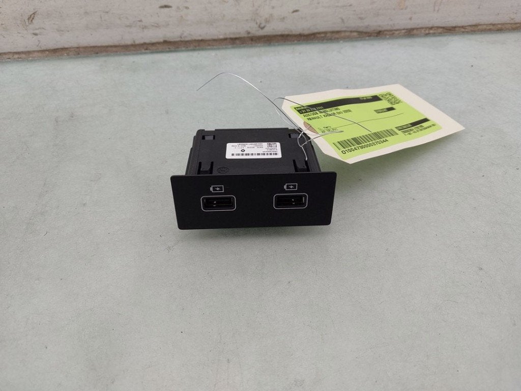 PORT AUX/USB Renault Kadjar (RFEH) (|280230033R|), Renault, Utilisé, Lisa.Scalzo@aptiv.com, Aptiv PLC