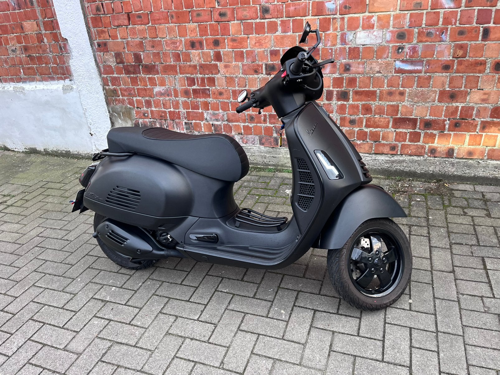 Vespa GTS 300 High Black Edition Mansory, Particulier, Sport