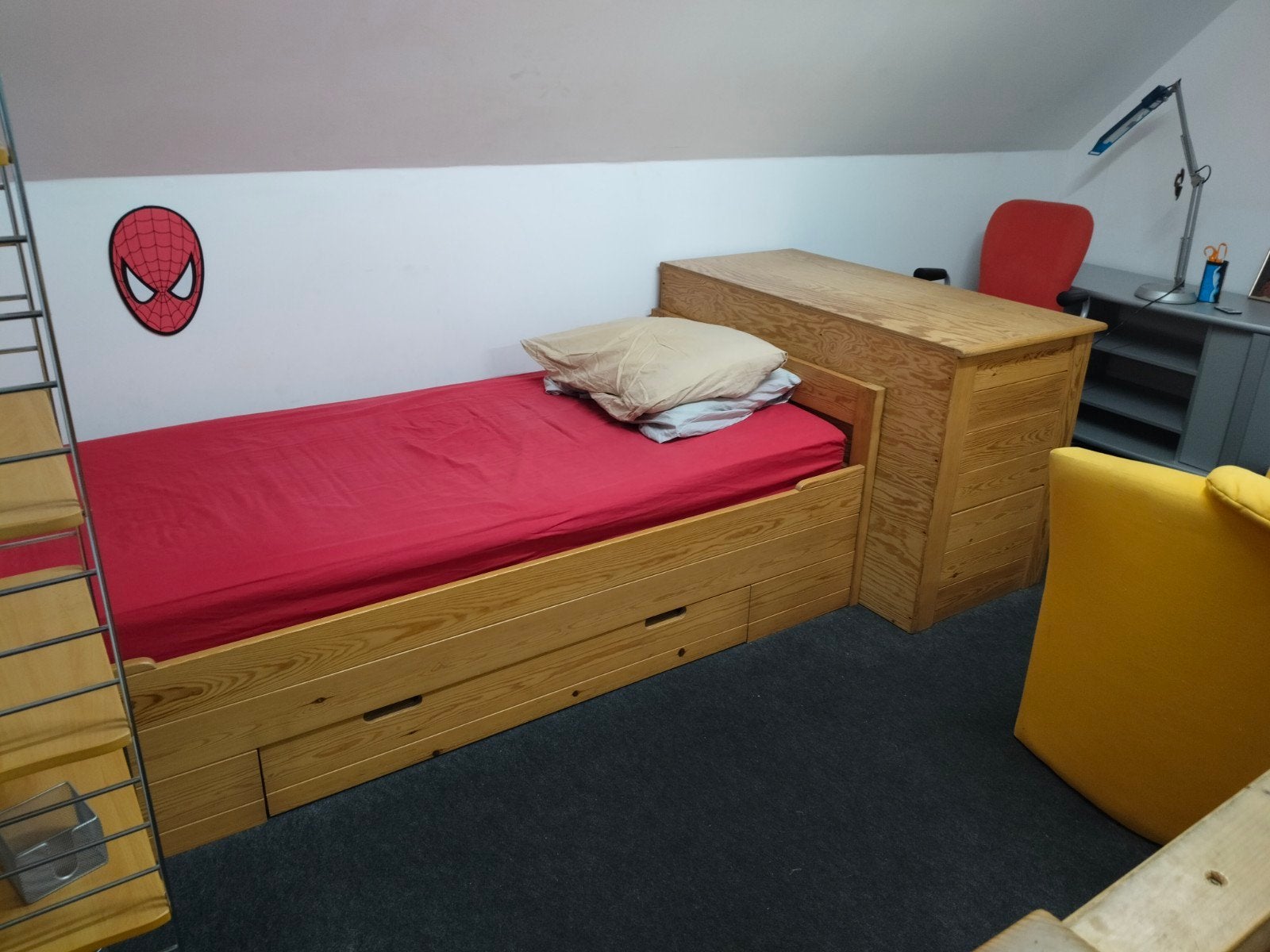 slaapkamer in grenenhout, Ophalen