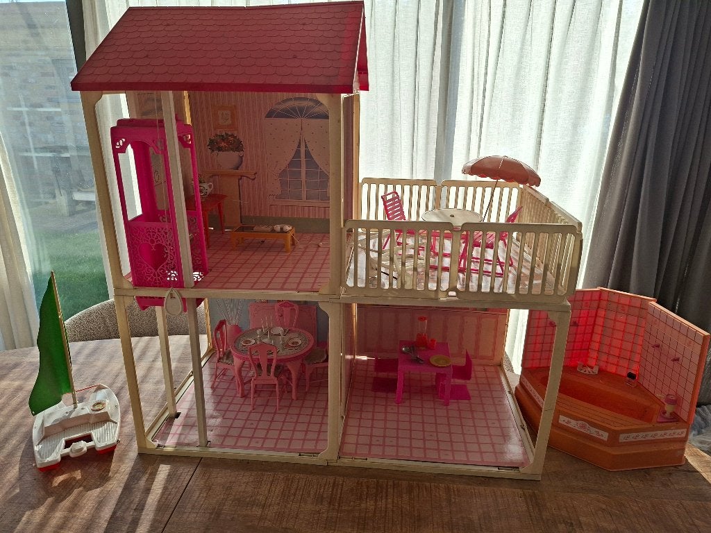 Barbiehuis jaren 80 met prachtige vintage attributen., Kinderen en Baby's, Ophalen, Gebruikt, Poppenhuis