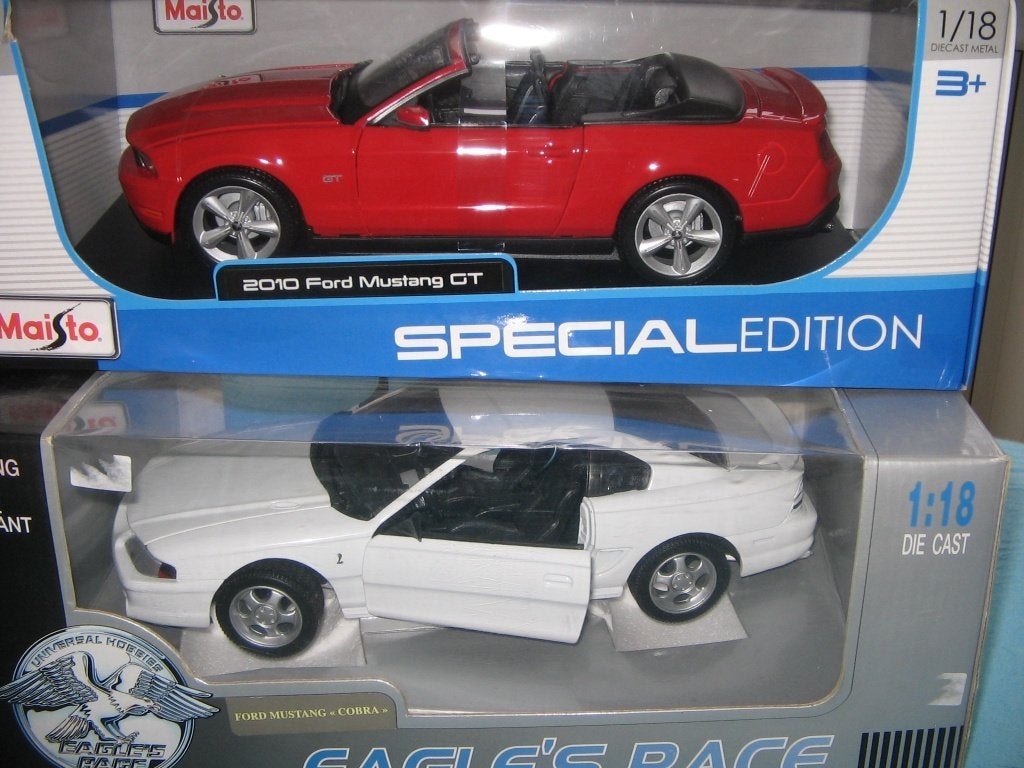 4 modelauto's op 1/18, Hobby en Vrije tijd, Modelauto's | 1:18, Ophalen of Verzenden, Nieuw, Auto, Overige merken