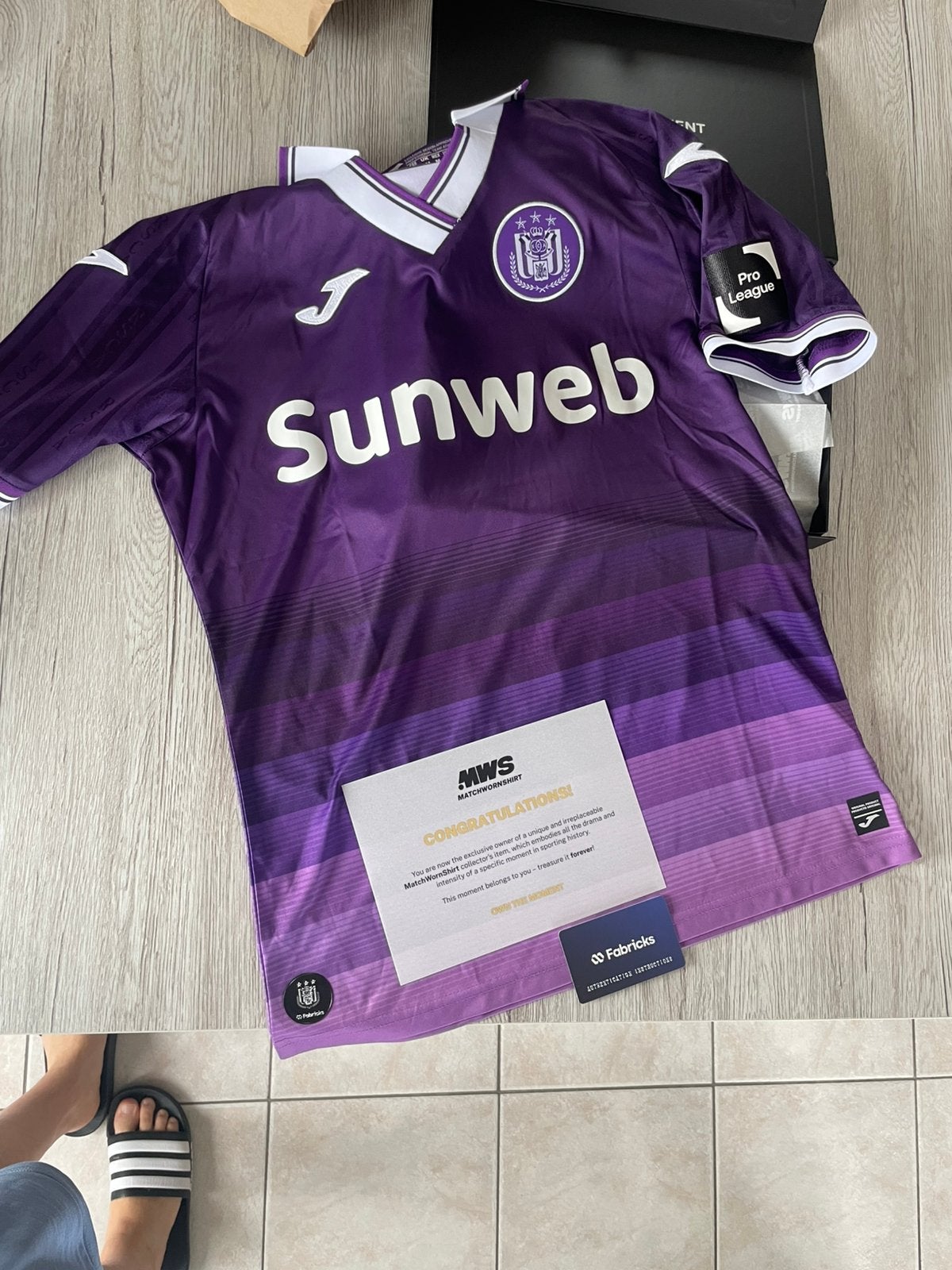 Anderlecht truitje van Ali Maamar, gedragen en gesigneerd, Enlèvement, Utilisé, Maillot