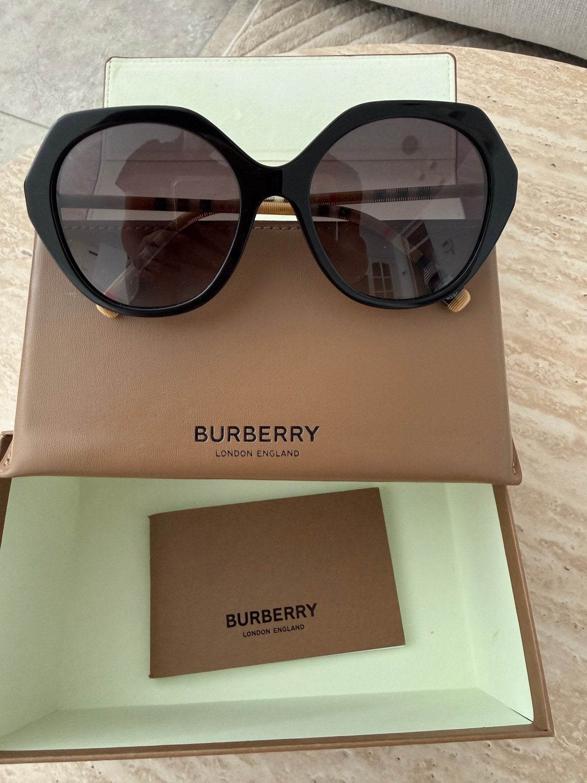 Lunettes Burberry Modèle Vanessa, Enlèvement ou Envoi, Comme neuf, Lunettes