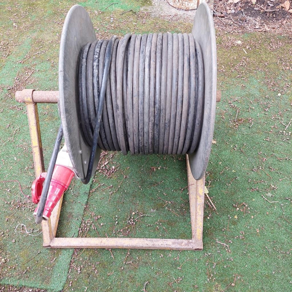 Câble de 100 m, Enlèvement