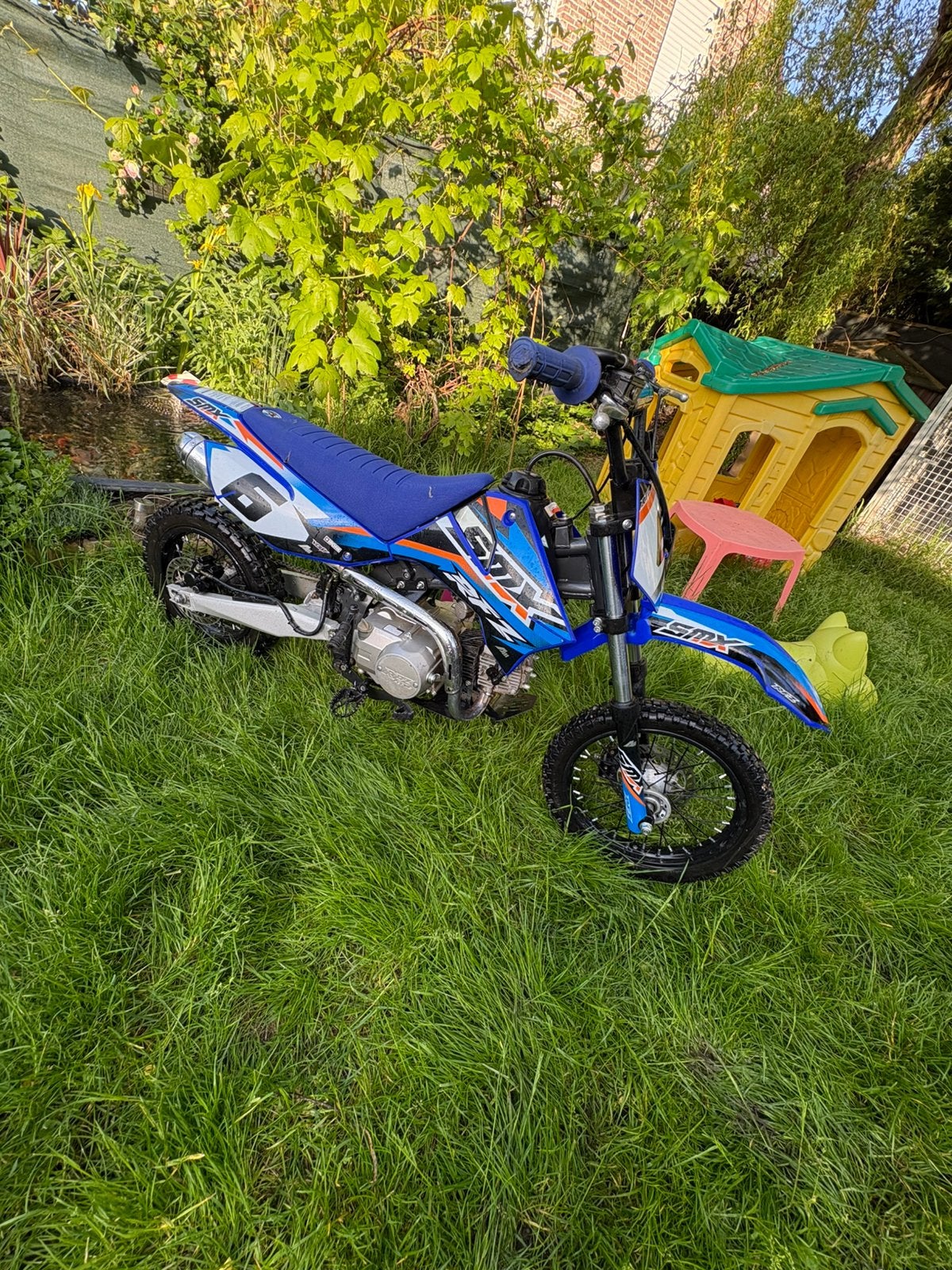 dirt, Fietsen en Brommers, Ophalen, Zo goed als nieuw