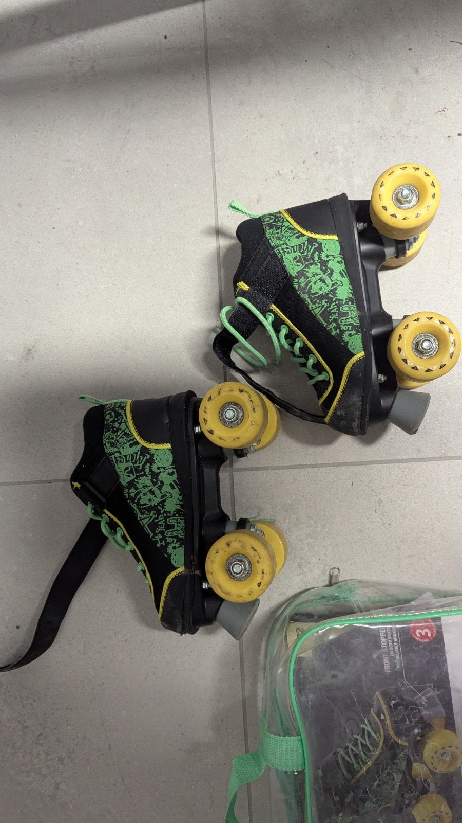 rolschaatsen kind groen zwart geel maat 31-32, Ophalen