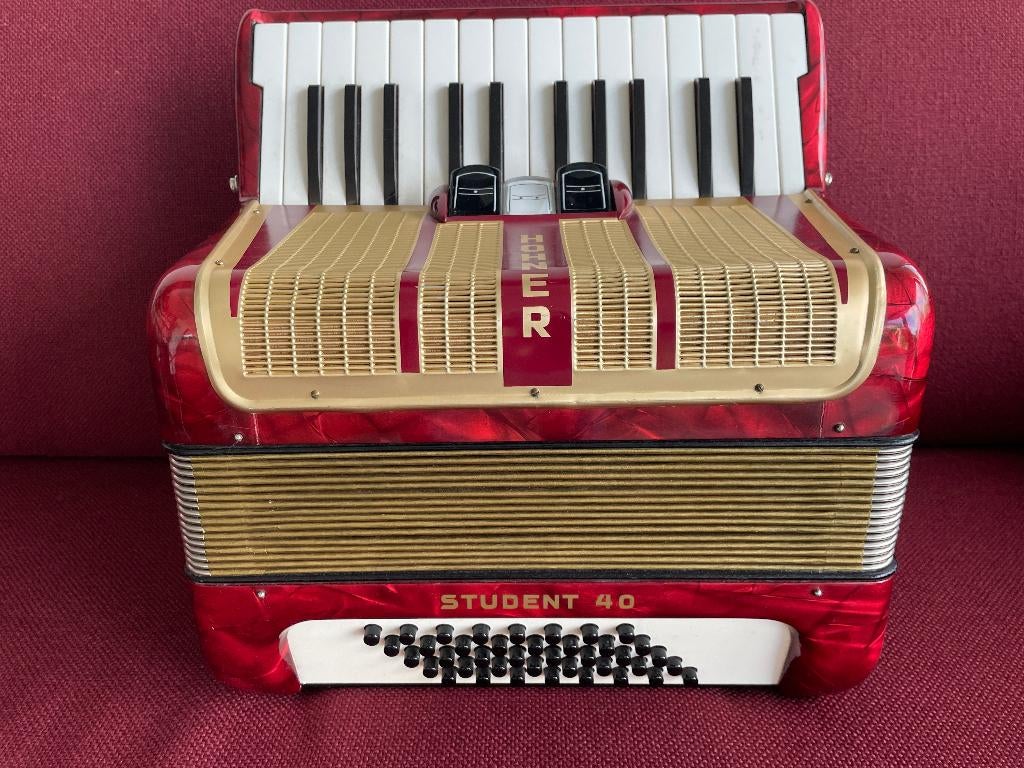 Kleine duitse Hohner Student accordeon .40 bas .Mooi ., Muziek en Instrumenten, Accordeons, Met koffer, Hohner, 48-bas, Gebruikt