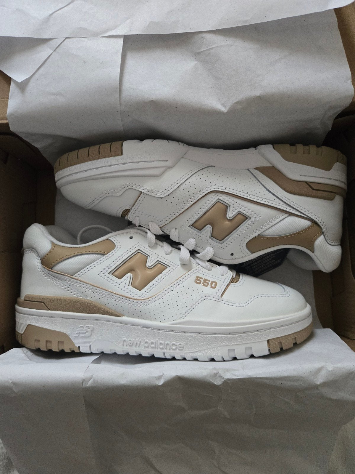 Sneakers NEW balance 550 👟, Vêtements | Femmes, Enlèvement, Beige