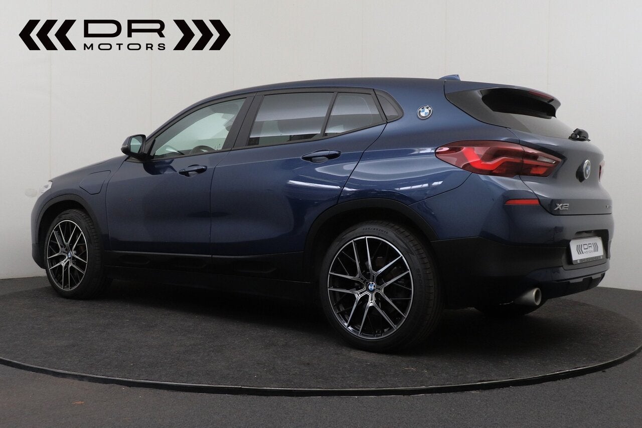 BMW X2 25e A xDRIVE HYBRID - LEDER - CAMERA - HEAD UP - VER, Bedrijf, 5 zetels, 5 deurs, Hybride Elektrisch/Benzine