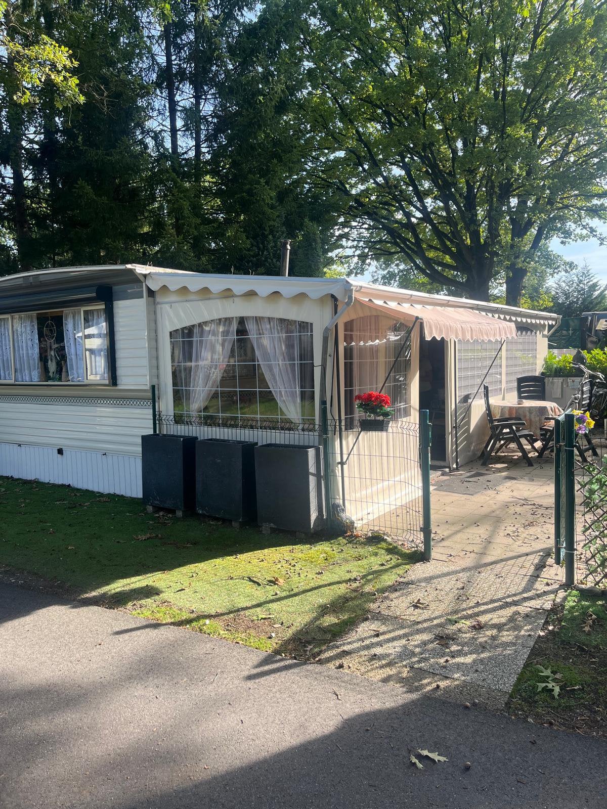 Te koop stacaravan Camping Kikmolen Maasmechelen, Caravans en Kamperen