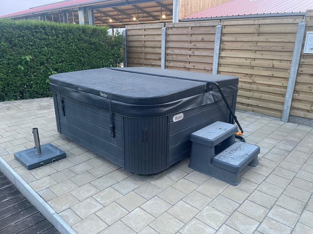Jacuzzi Wellis, Tuin en Terras, Ophalen, Gebruikt, Trap, Vast