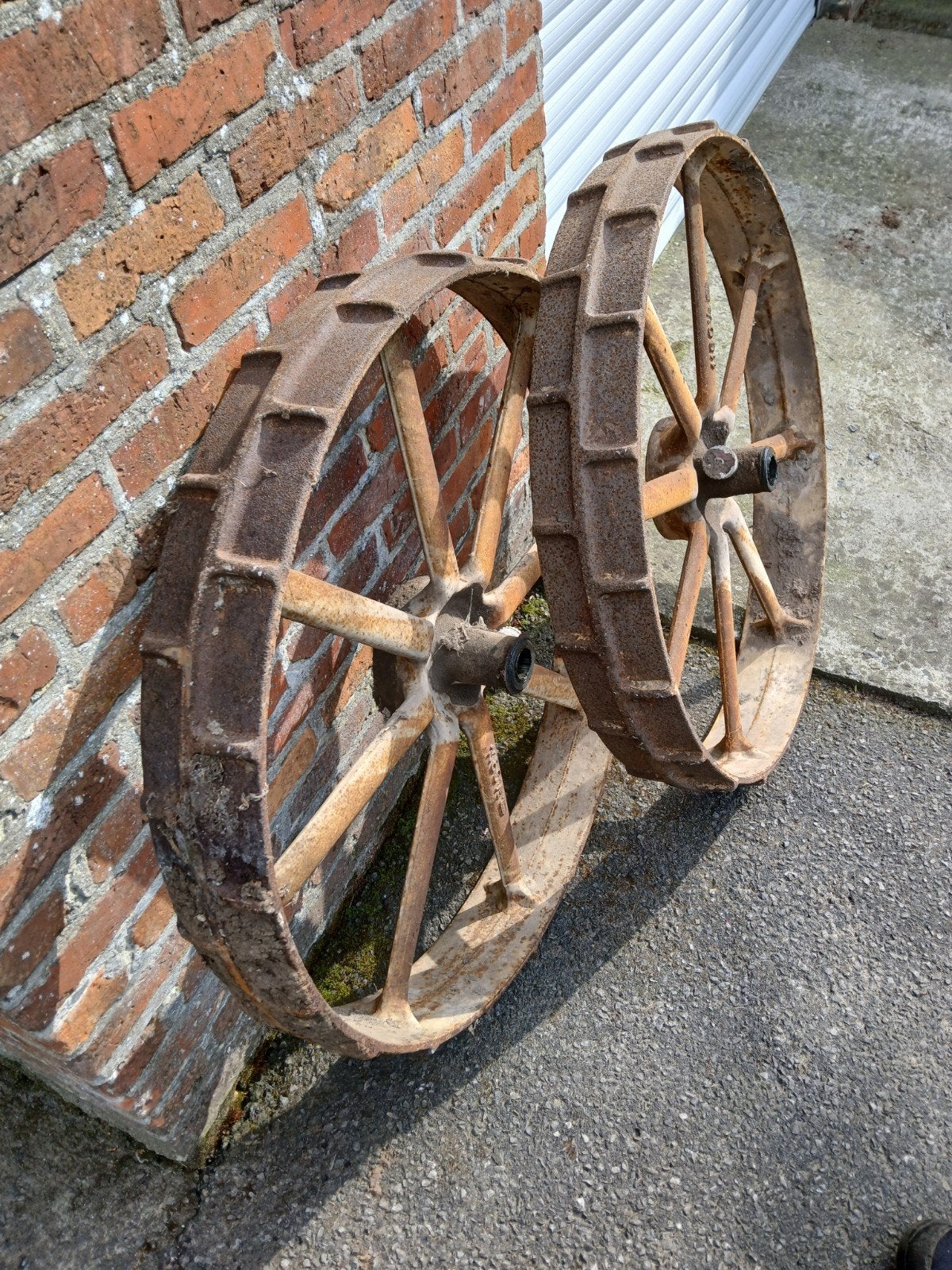 Gietijzeren wielen, Antiek en Kunst, Ophalen