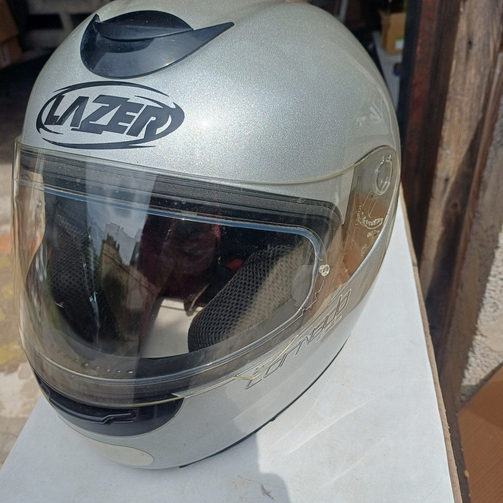Casque laser, Enlèvement, Lazer