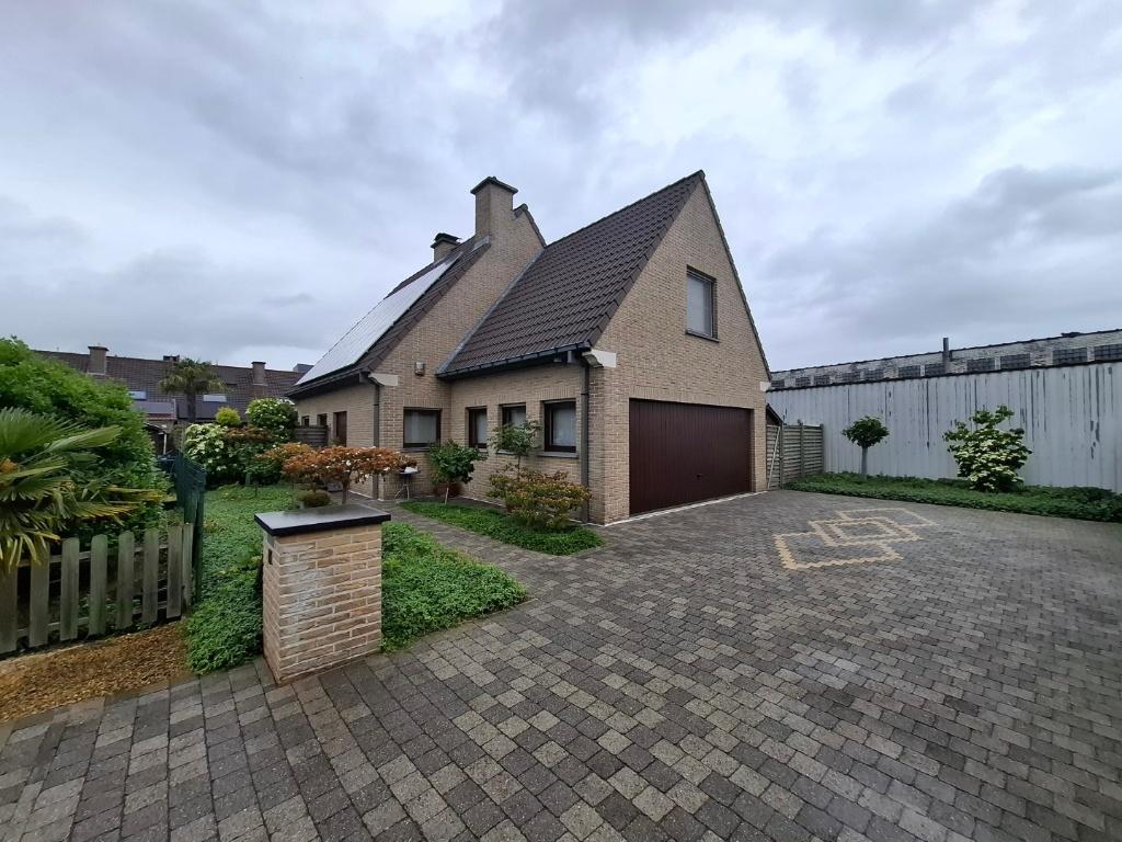 een ruime, instapklare woning in een  Harelbeke, Immo, 170 m², 500 tot 1000 m², Vrijstaande woning, 3 kamers