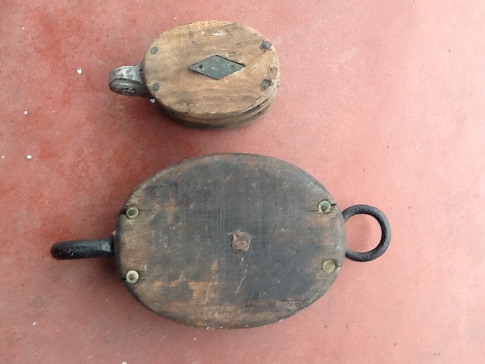 2 zeer oude scheepscatrollen (hout), Doe-het-zelf en Bouw, Lieren en Takels, Ophalen, Gebruikt, Handmatig