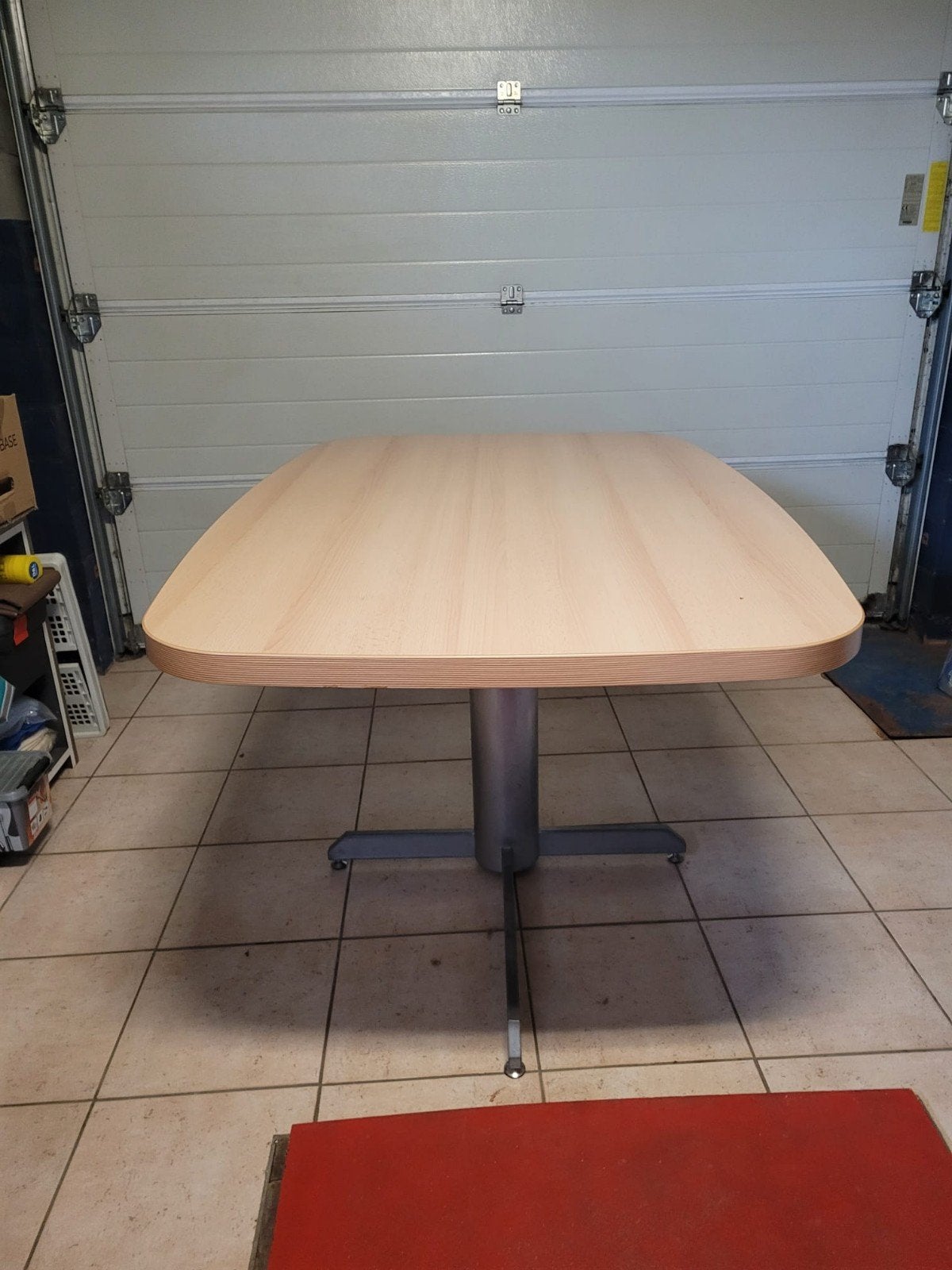 Houten tafel met aluminium onderstel, Ophalen