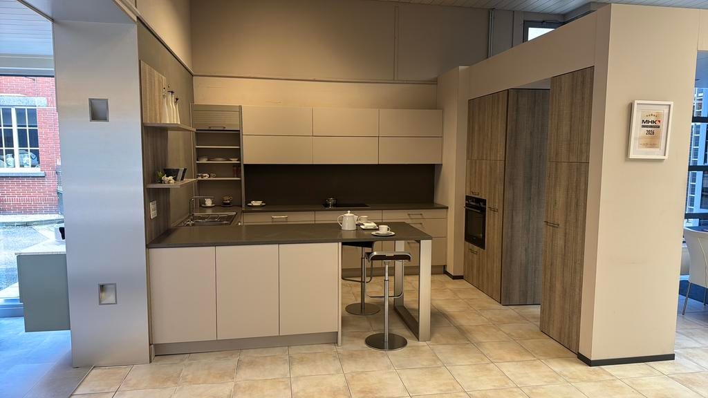 Toonzaal keuken zulte, Huis en Inrichting, Ophalen, U-keuken, Zo goed als nieuw, Composiet