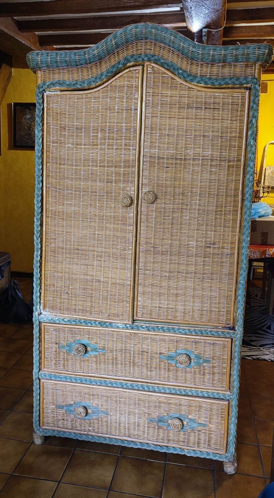 Armoire ancienne en rotin tressé, Enlèvement
