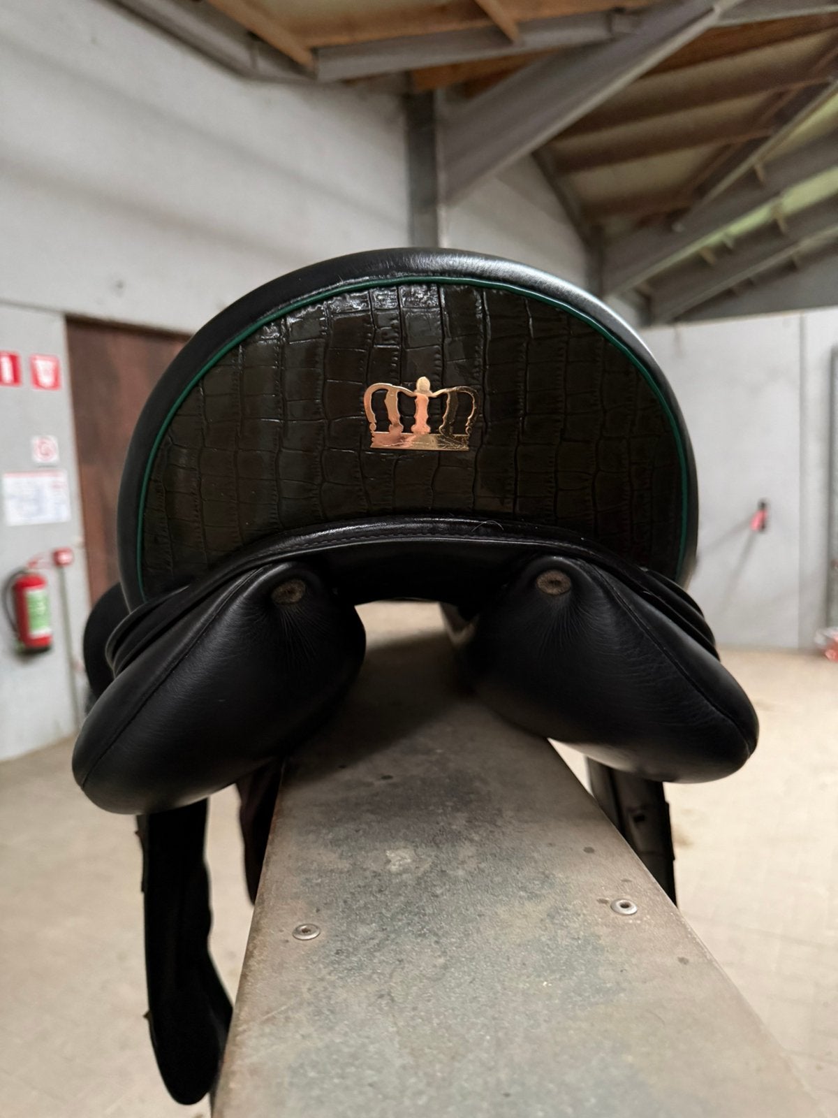 Kingsley d6 18inch, Dieren en Toebehoren, Paarden en Pony's | Zadels, Ophalen, Zo goed als nieuw, Kingsley, Diepe zit