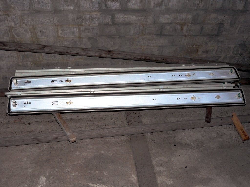 Armatures tube néon, Enlèvement, Utilisé, Métal