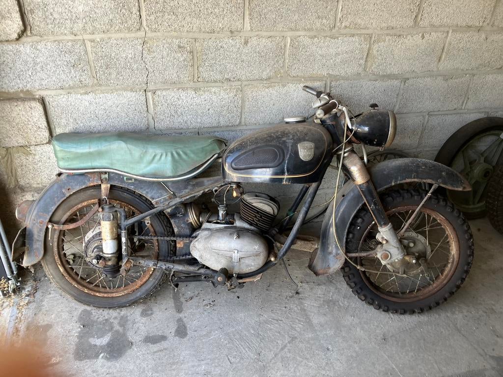 Motos anciennes, Motoren, Ophalen