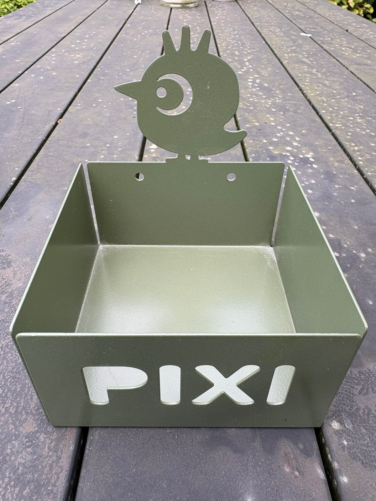 Jolie boîte en métal verte avec oiseau et coupe 'PIXI', Antiquités & Art, Enlèvement ou Envoi