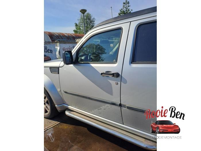 Portier 4Deurs links-voor van een Dodge Nitro (PS2), Gebruikt, -, Deur, -