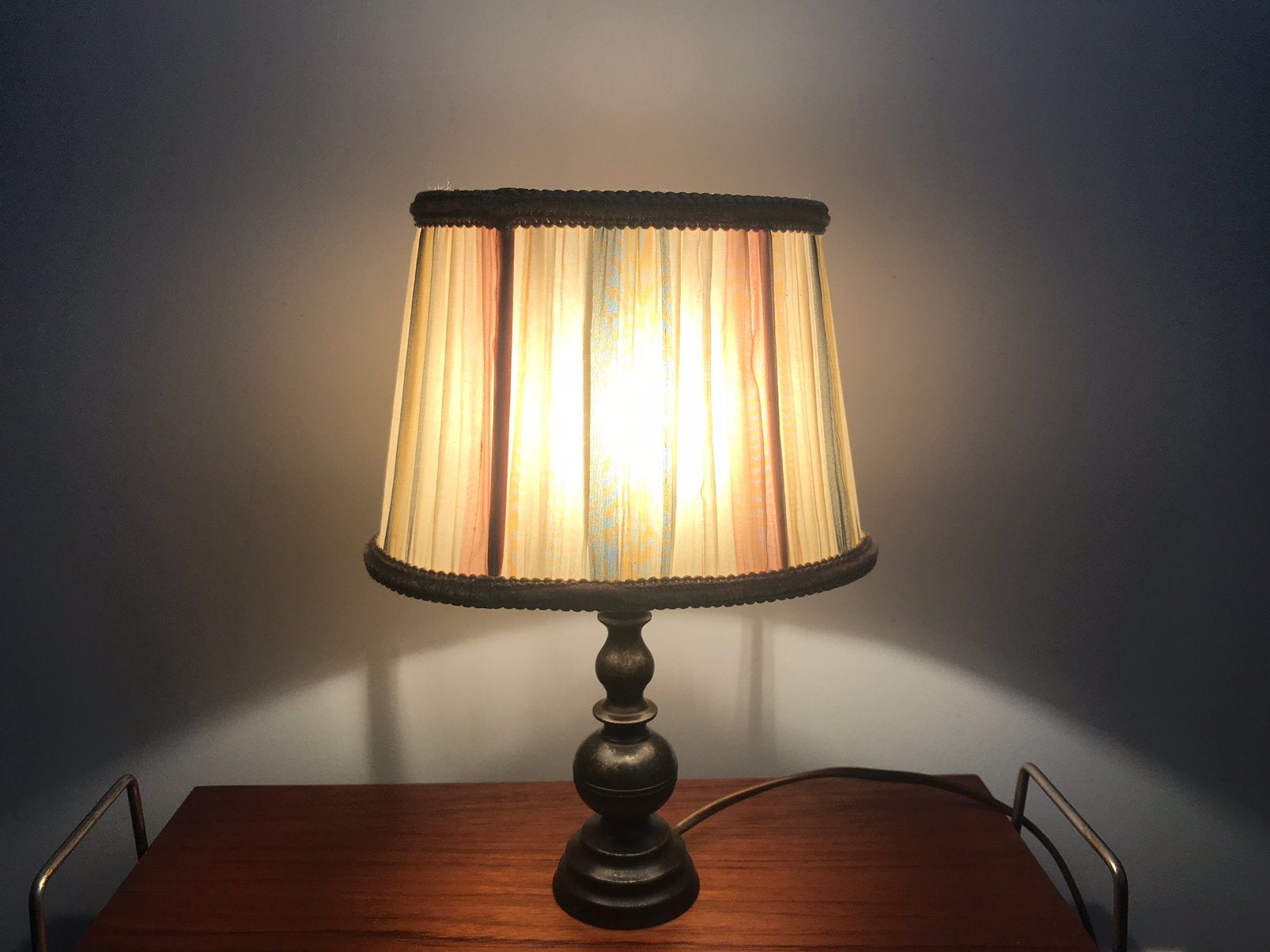 Mooie vintage tafellamp metalen messing ? Voet, Ophalen of Verzenden, Zo goed als nieuw