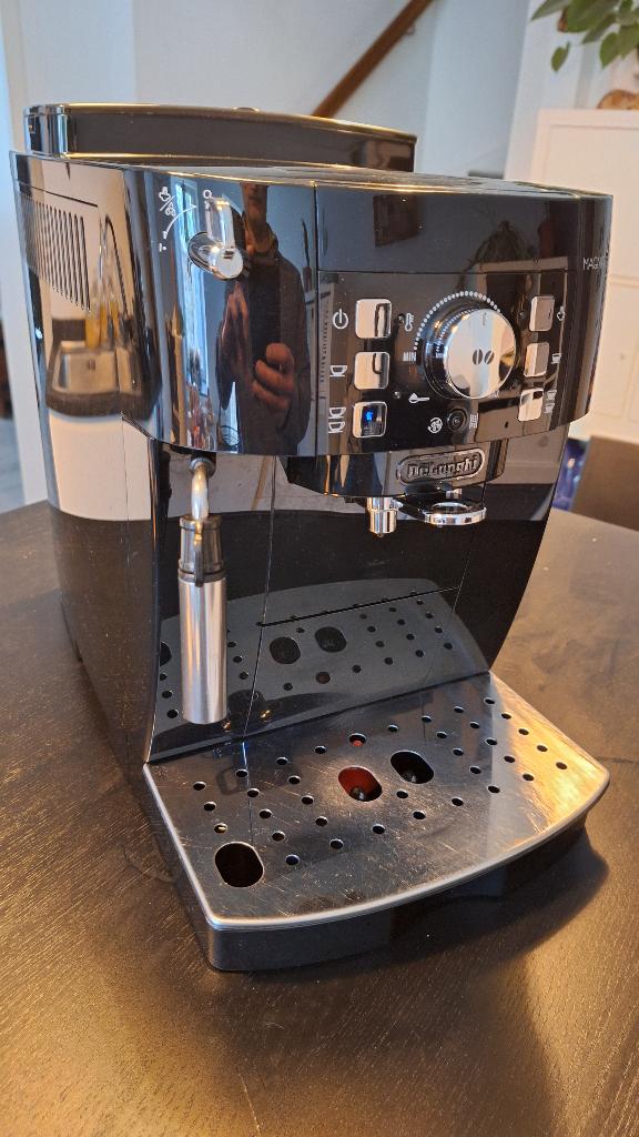 De’Longhi Magnifica S – Très bon état + détartrant, Electroménager, Cafetières, Comme neuf, Café moulu, Café en grains, Machine à espresso