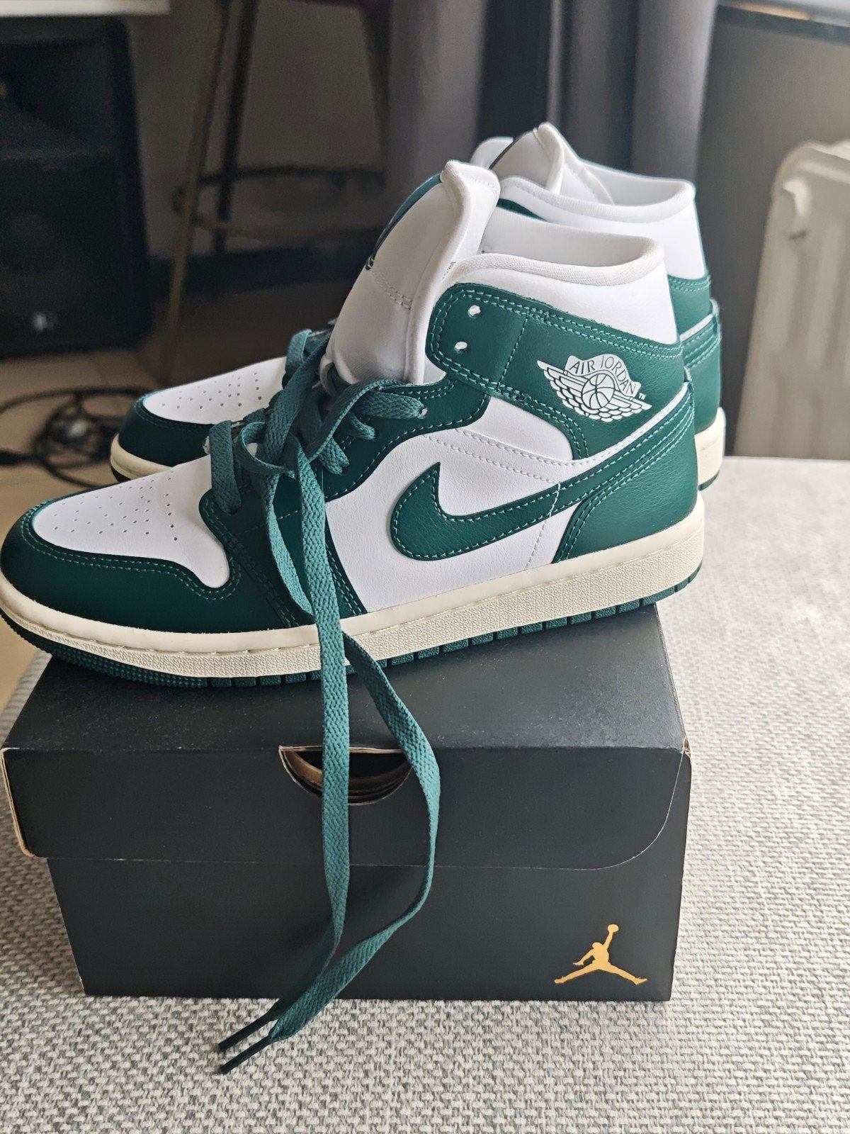 Air Jordan vert et blanc pointure 38, Enlèvement, Neuf, Chaussures