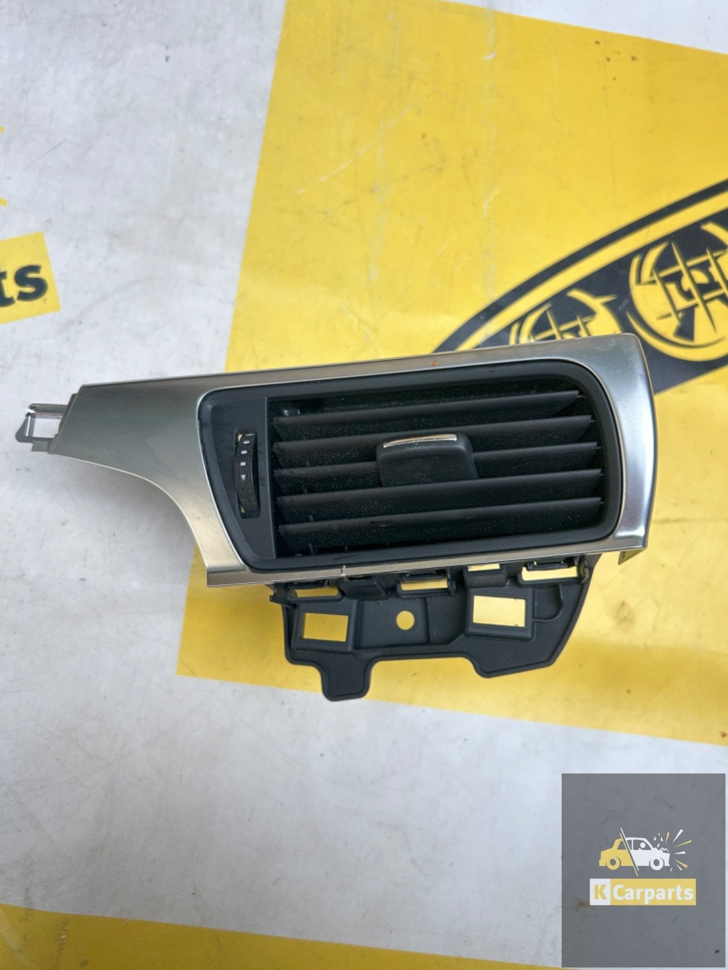 Audi a6 a7 4g luchtrooster links dashboard 4g1820901, Info@fabrikant.eu, Fabrikantstraat 1
1000 AA  Amsterdam, NL, Audi, Fabrikant BV