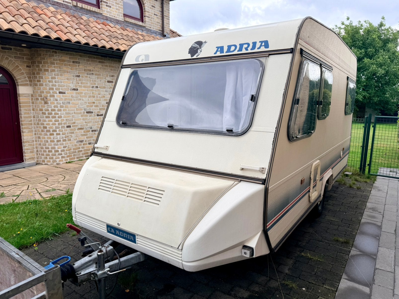 Caravane Adria 4 personnes, Caravanes & Camping, Jusqu'à 5, 4 à 5 mètres, Antivol de remorque, 750 - 1000 kg