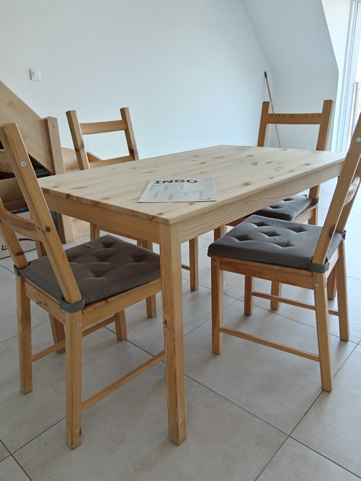 Table à manger + 4 chaises, Maison & Meubles, Salles à manger complètes