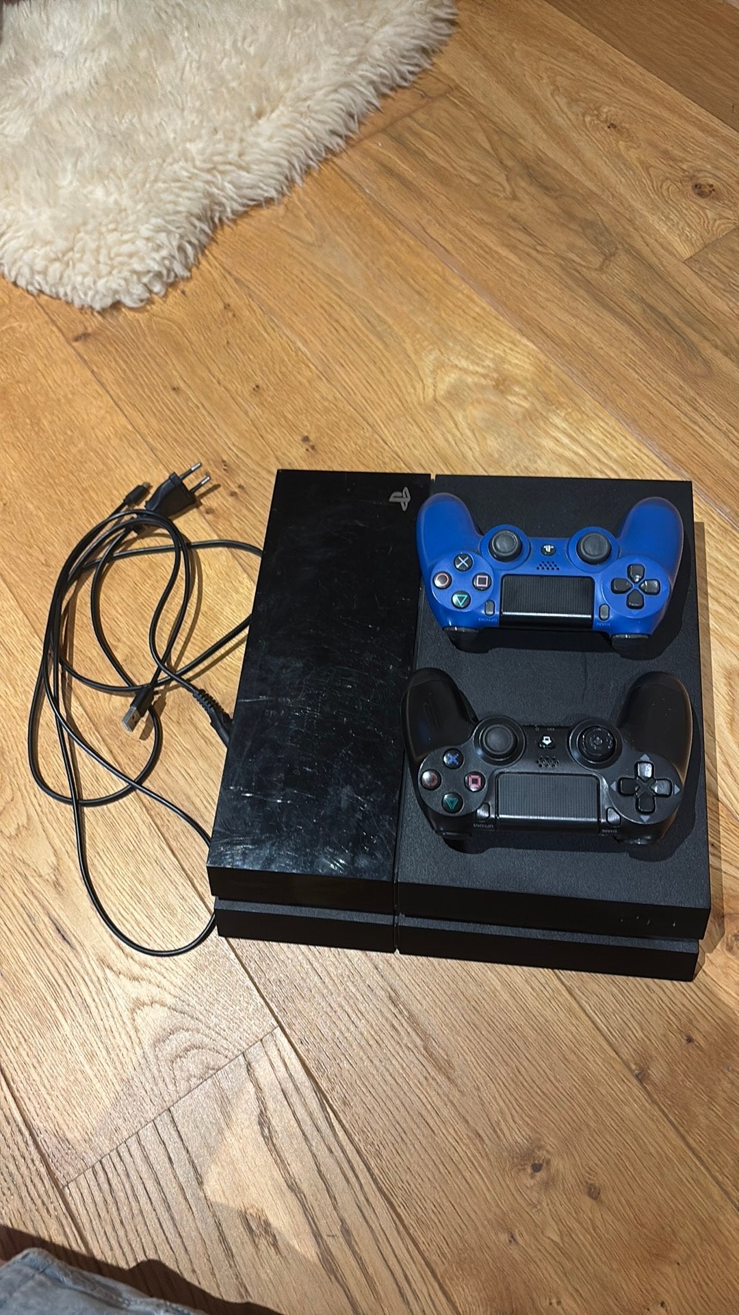 Ps4 met 2 controllers, Games en Spelcomputers, Ophalen, Zo goed als nieuw, Met 2 controllers