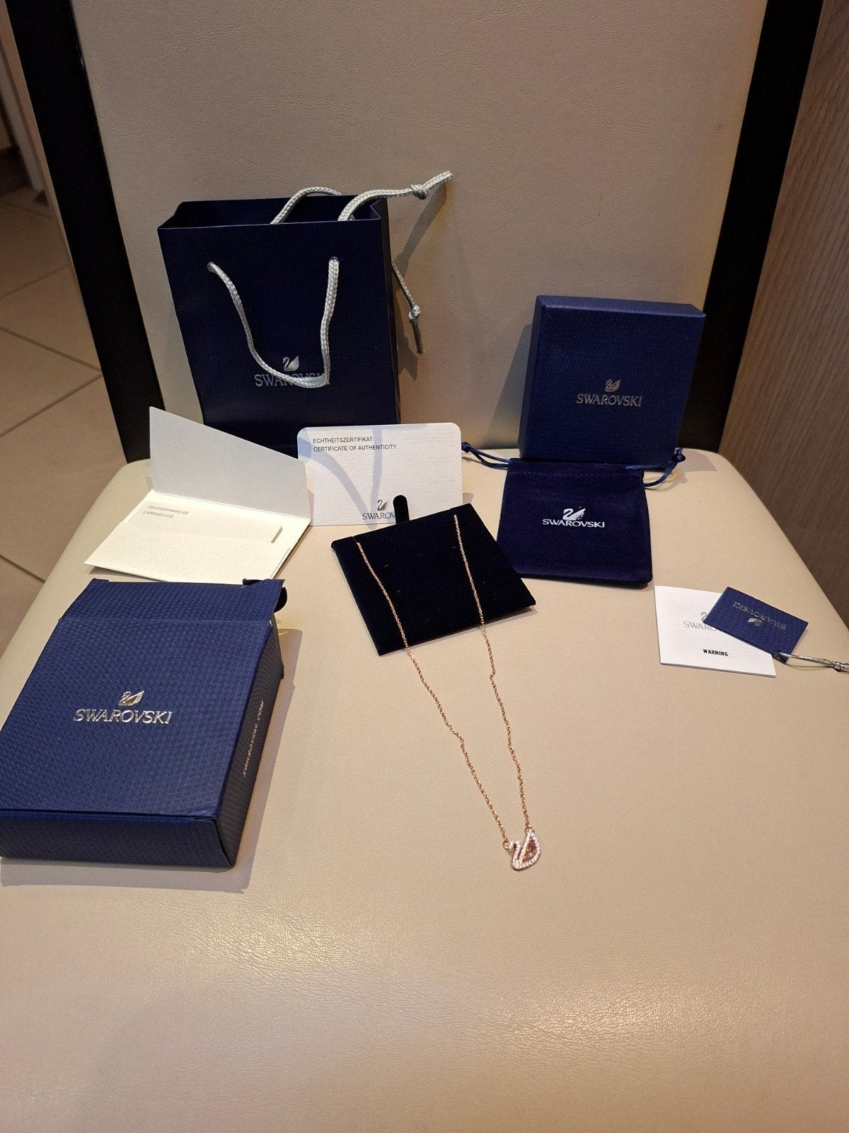 swarovski ketting, Verzamelen, Ophalen, Nieuw, Sieraad of Horloge