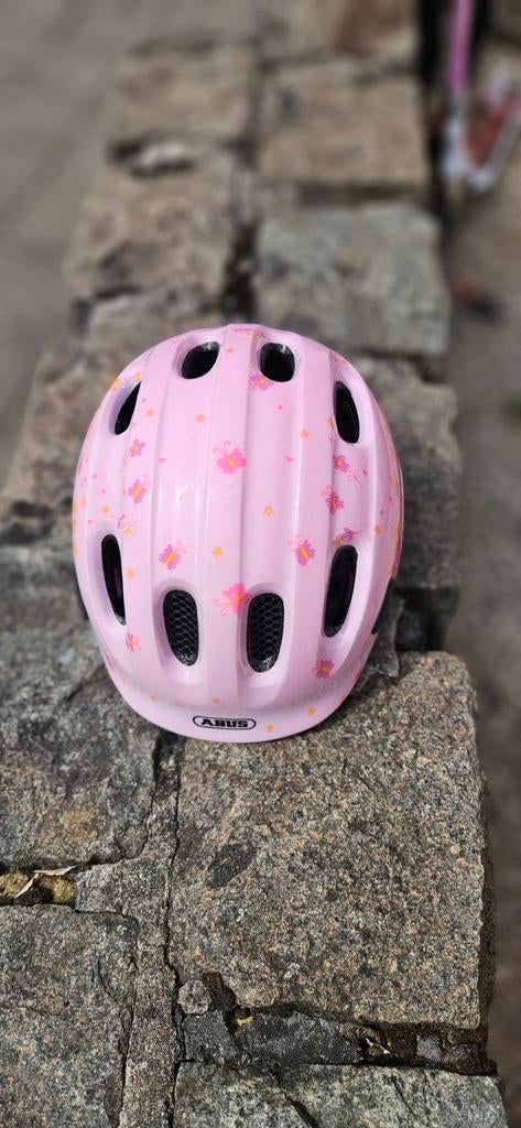 Abus meisjes fietshelm 45-50cm., Fietsen en Brommers, Meisje, Zo goed als nieuw, Abus, Ophalen