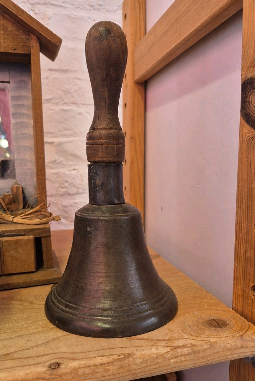 cloche à main en laiton antique, Enlèvement ou Envoi