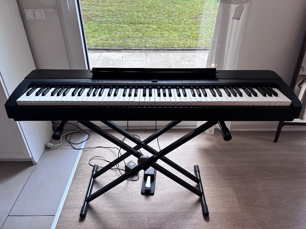 Yamaha P-140 – Piano numérique 88 touches + support + housse, Muziek en Instrumenten, Keyboards, Zo goed als nieuw, 88 toetsen
