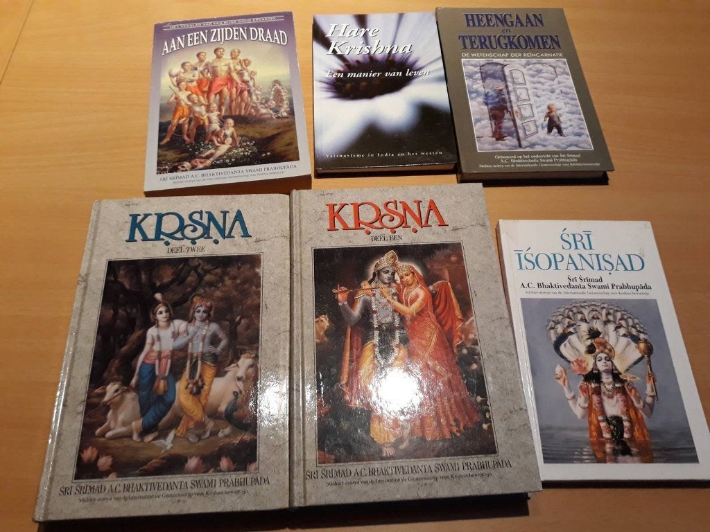 Verschillende Hare Krisna boeken - 5 euro per stuk, Ophalen, Zo goed als nieuw, Hindoe