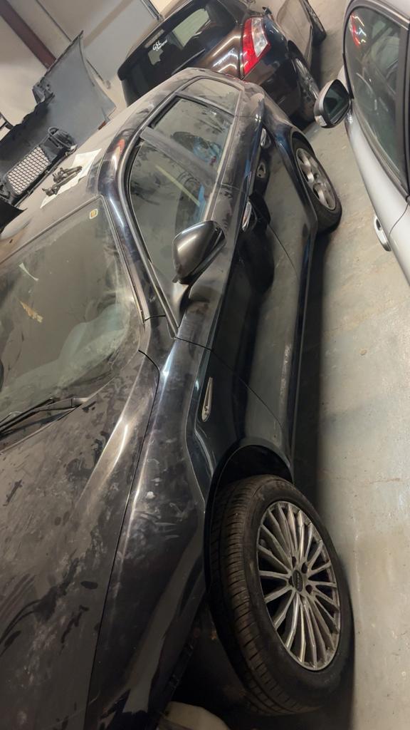 Vente de piece alpha romeo, Autos, Alfa Romeo, Achat, Boîte manuelle, Noir, 5 portes