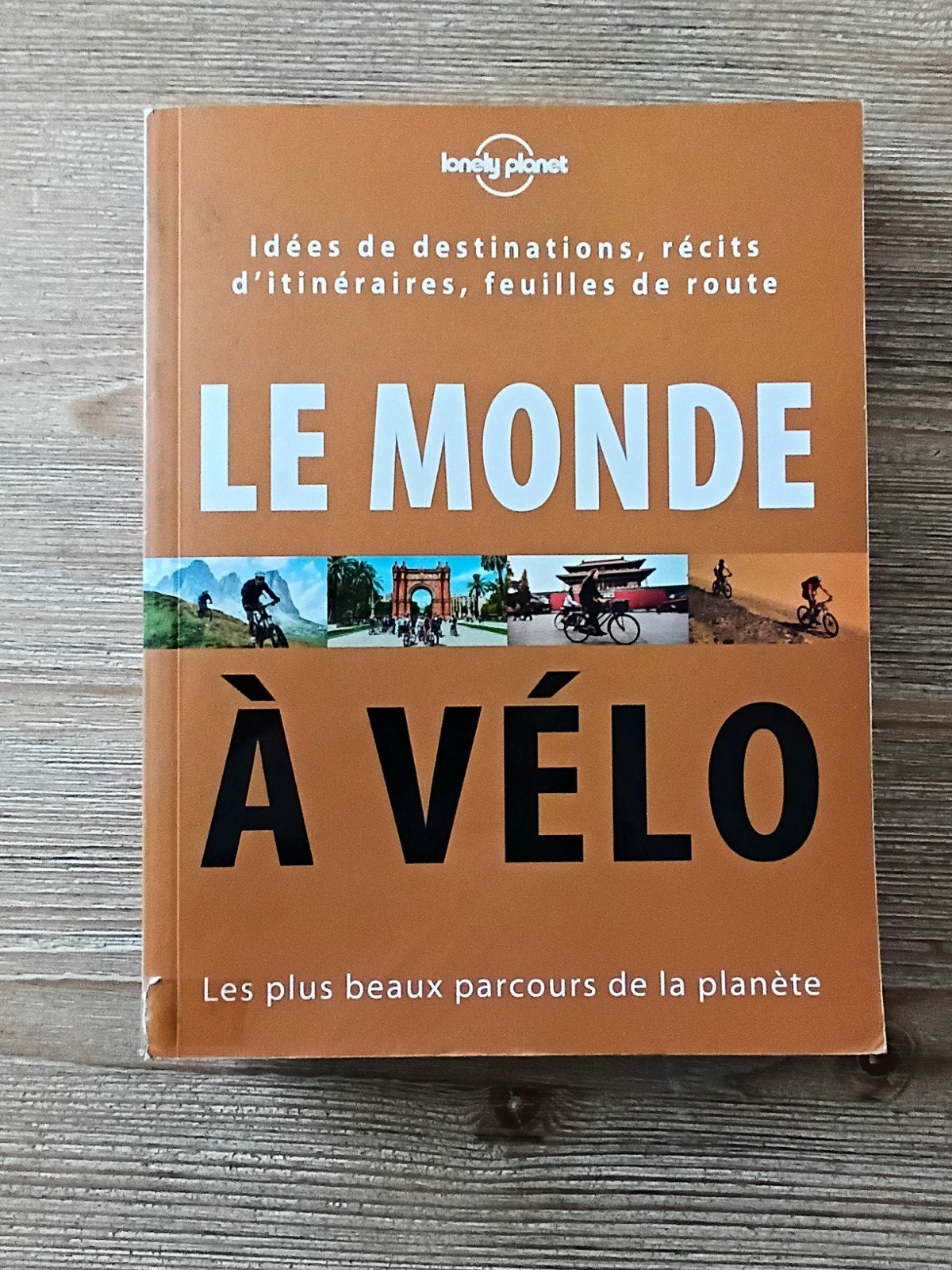 Le monde à vélo - Lonely Planet, Lonely Planet, Enlèvement ou Envoi, Utilisé, Guide de balades à vélo ou à pied