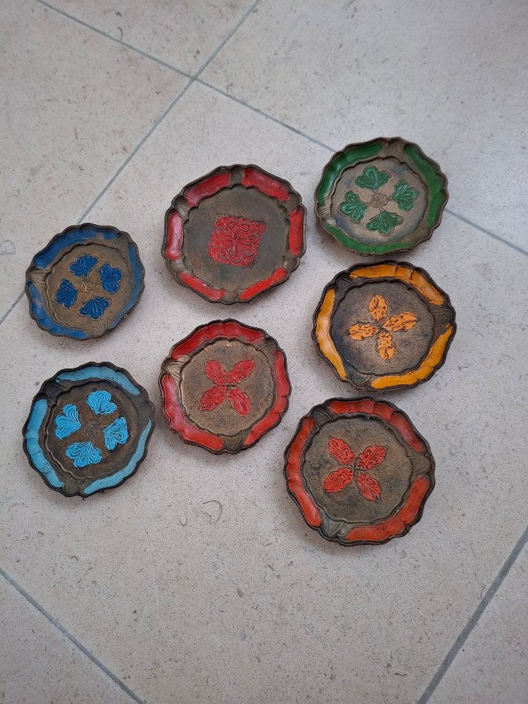 7 sierbordjes, Ophalen