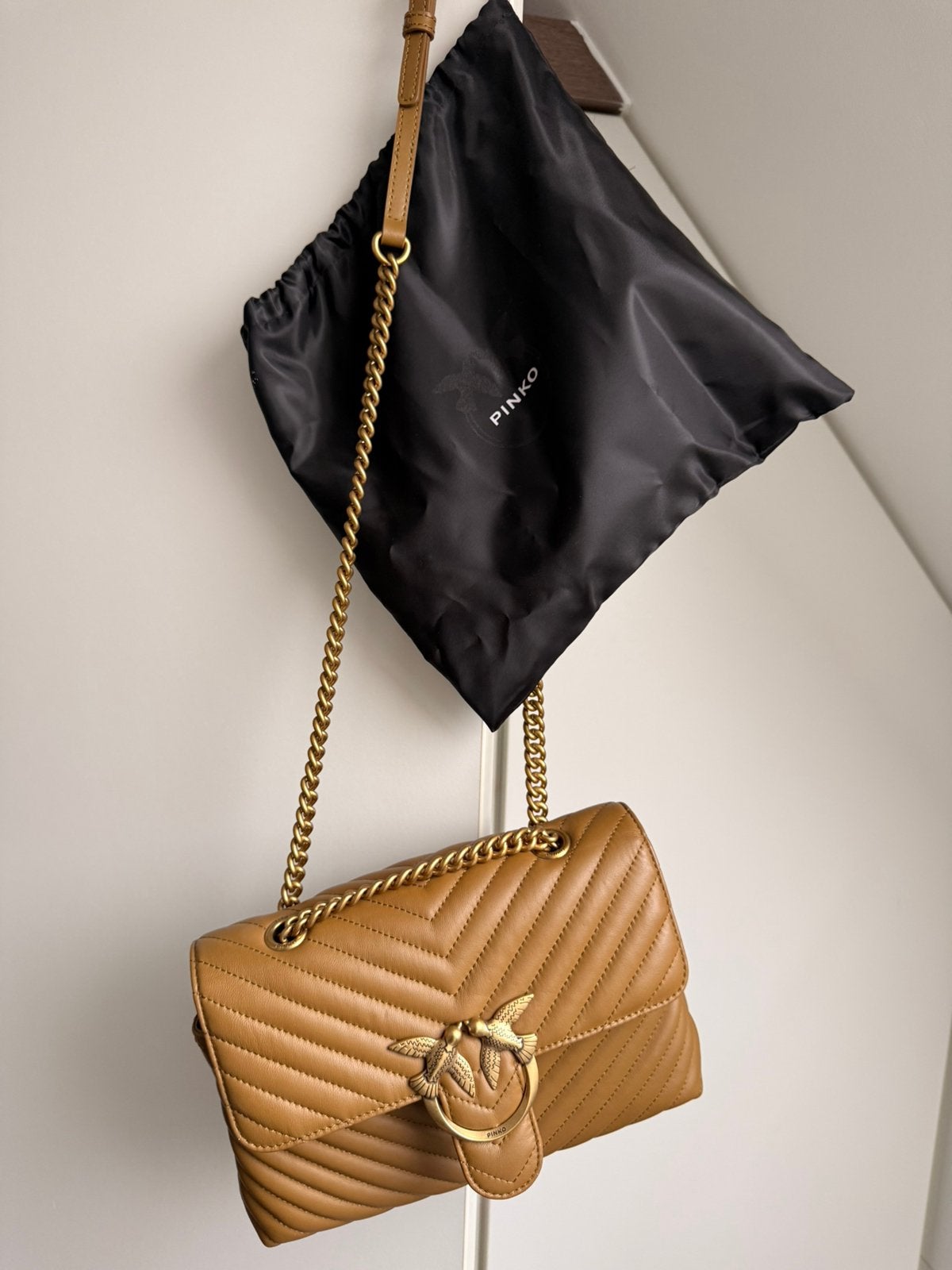 Pinko echt leder, Handtassen en Accessoires, Tassen | Damestassen, Ophalen, Zo goed als nieuw, Handtas
