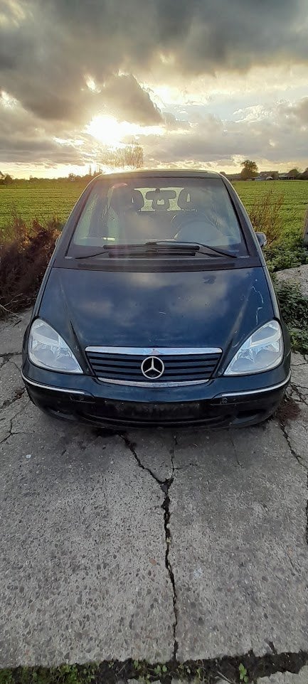 Mercedes A180 pour exportation de pièces, Autos : Divers, Voitures accidentées, Boîte manuelle, Mercedes-Benz, 1800 cm³, Essence