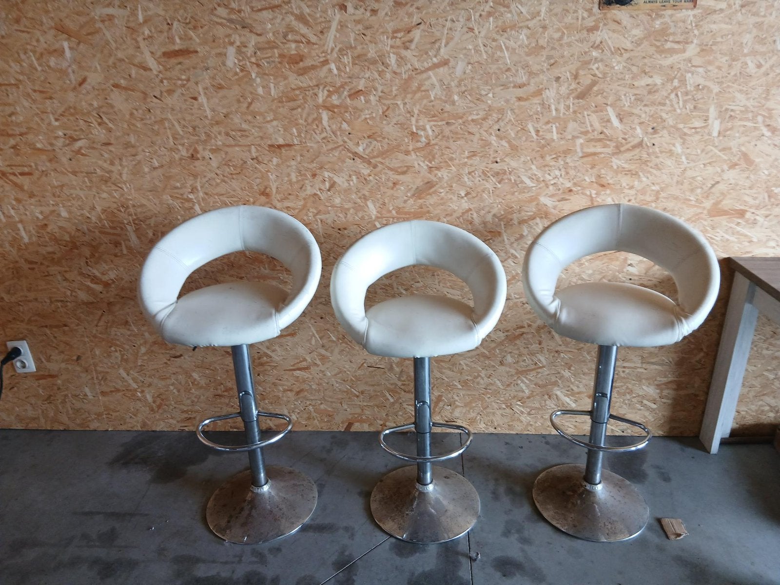 Witte lederen barstoelen, 5 krukken of meer, Ophalen, Gebruikt, Met voetsteun