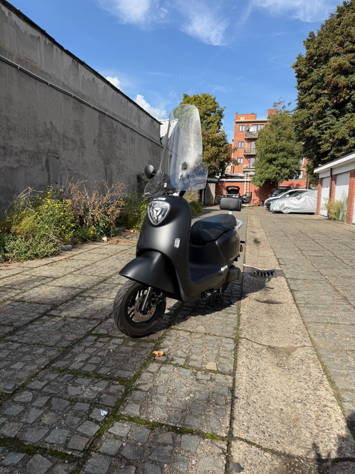 E scooter b klasse yadea m6l SLECHTS 900km, Fietsen en Brommers, Gebruikt, Elektrisch, Ophalen, Overige merken