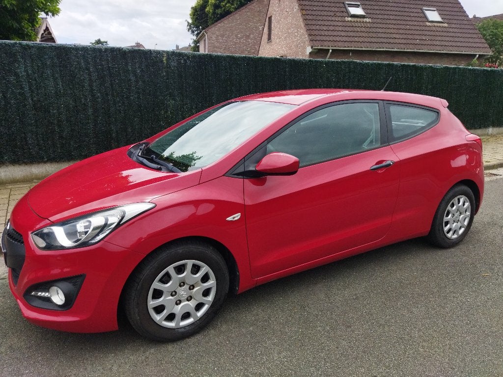 Huyndai i30, Autos, Hyundai, Rouge, Euro 5, Achat, 139 g/km