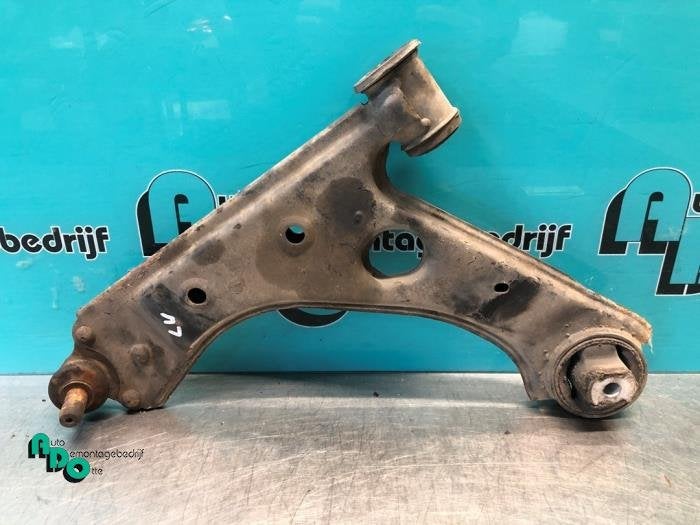 Bras de suspension avant gauche d'un Citroen Nemo (Nemo 08-), -, 3 mois de garantie, Utilisé, -